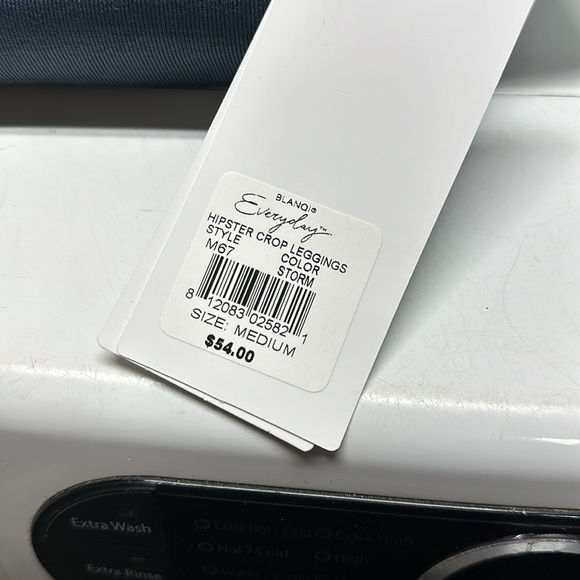 NWT: Blanqi Maternity Cropped Leggings - Picture 2 of 3